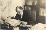 Ленин за работой